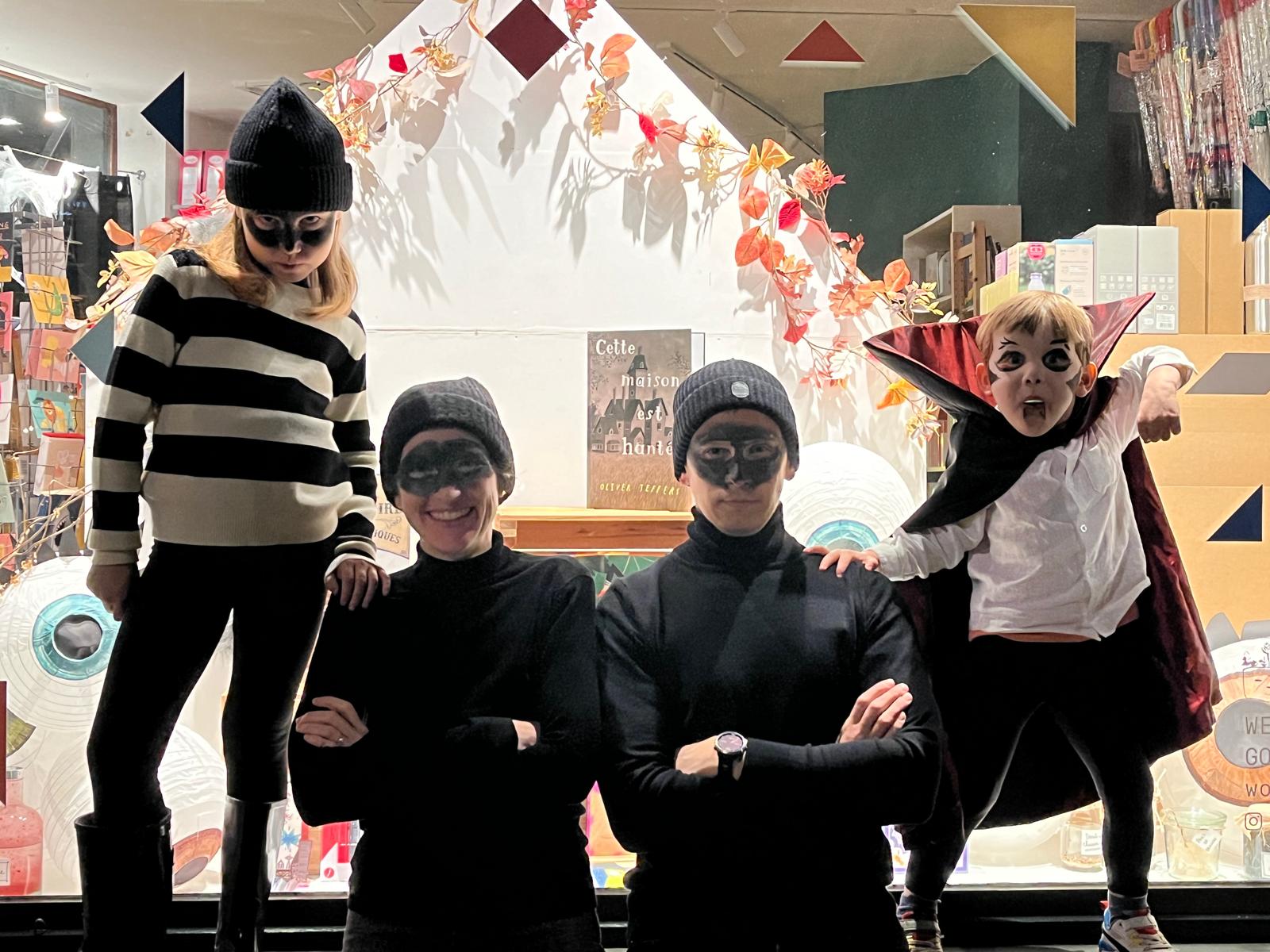 Enfants et familles déguisés pour Halloween à Plasky