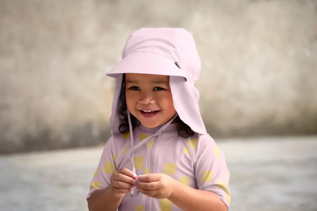 Casquette Protège-nuque Anti-UV Rose 41-44 (3-6 mois) Lassig 3.webp