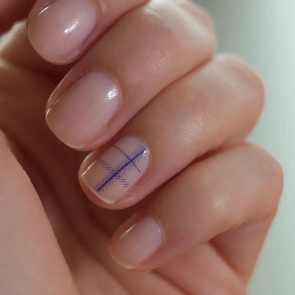 Nail Tattoos Tartan Bleu - Nuance Ancrée 2.webp