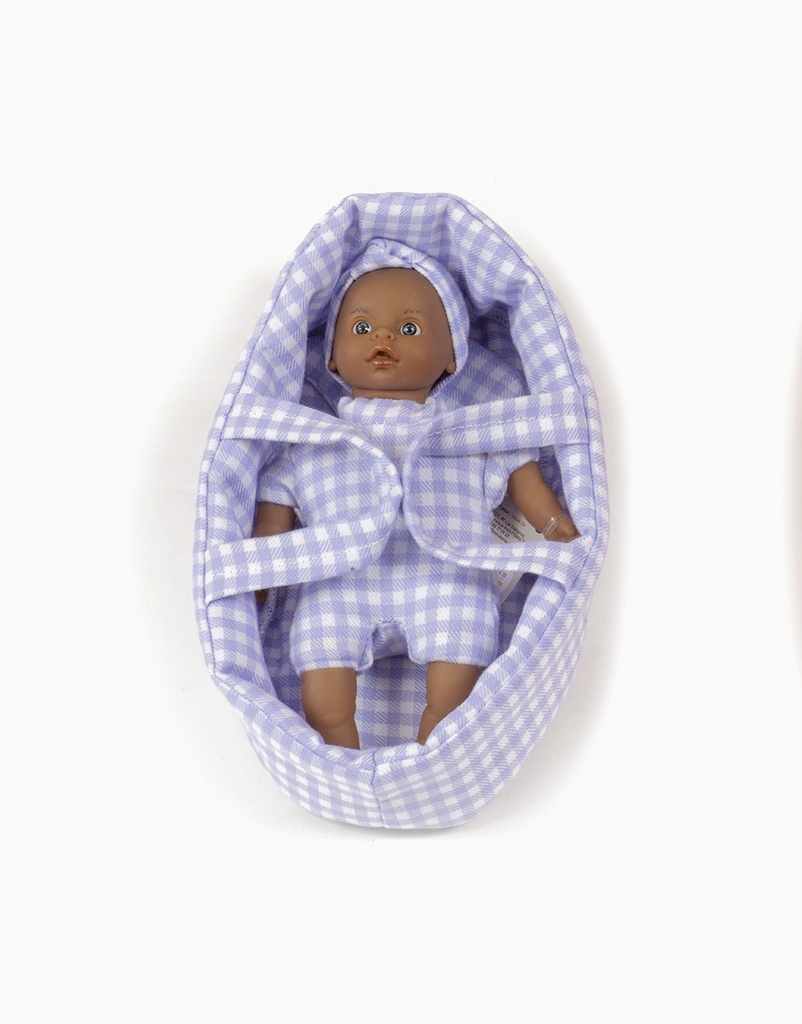 Mini poupée Pia aux yeux clairs et son couffin vichy violet Minikane 