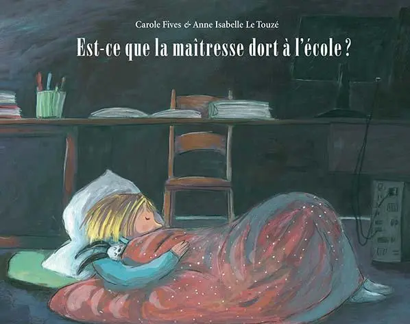 Est-ce que la maitresse dort à l'école?