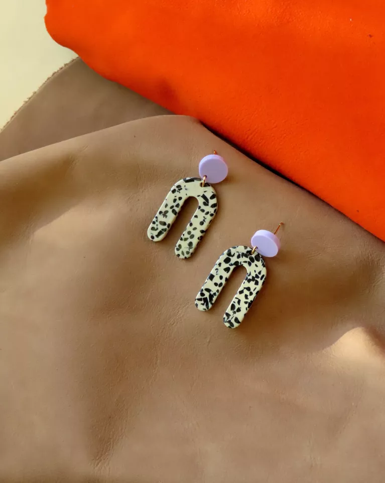 Boucles d'oreilles tendance en arc à pois grèges fins 