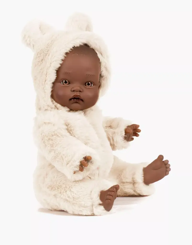 Poupée Cuties Betty corps dur 36 cm et sa combinaison Winnie en fausse fourrure écru Minikane