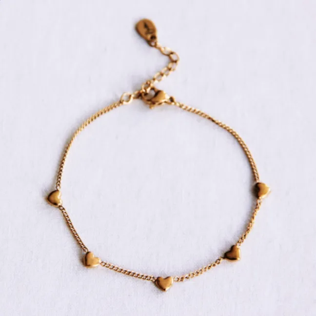 Delicate Bracelet with Hearts - gold - Bazou