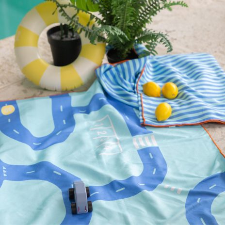 [QU-4141] Serviette de jeu Sur la route 180 x 100 cm Quut