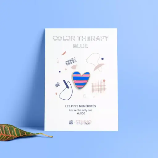 Pin's Color Therapy Cœur rayé bleu Les imprimeuses x Studio Like That
